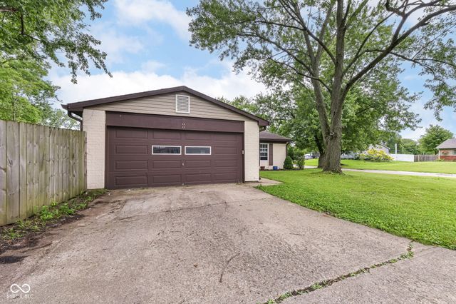 3983 Pineview Lane, Greenwood, IN 46142