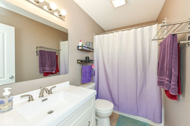 3983 Pineview Lane, Greenwood, IN 46142