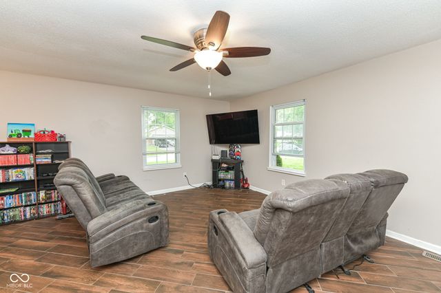 3983 Pineview Lane, Greenwood, IN 46142