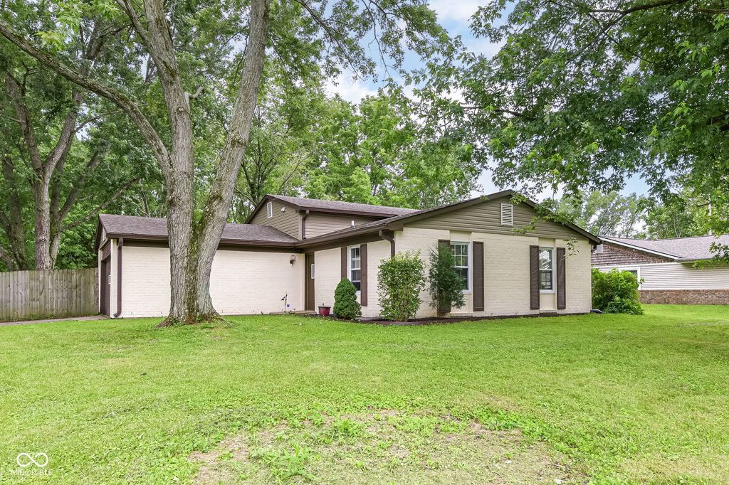 3983 Pineview Lane, Greenwood, IN 46142