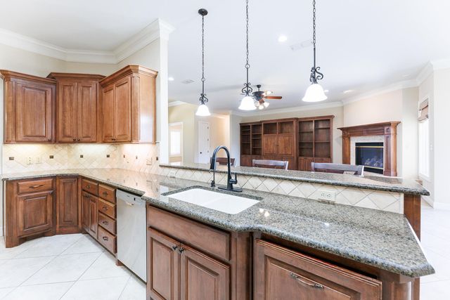 7707 La Salle Avenue, Lubbock, TX 79424