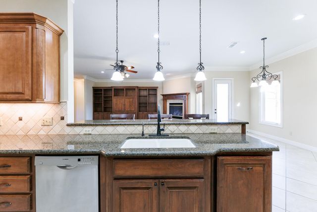 7707 La Salle Avenue, Lubbock, TX 79424