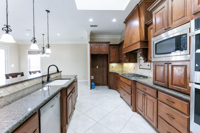 7707 La Salle Avenue, Lubbock, TX 79424