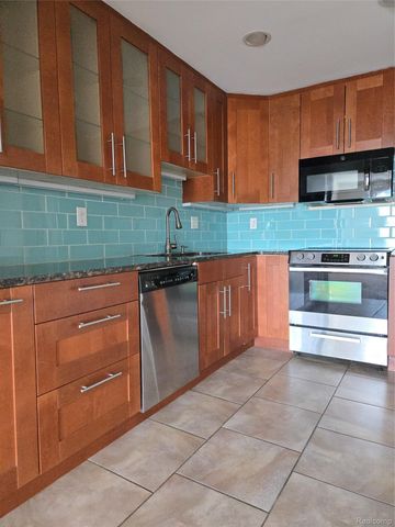 1160 Catalpa Drive, Berkley, MI 48072