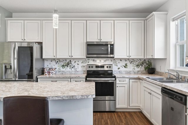 5490 Annapolis Lane N, Plymouth, MN 55446