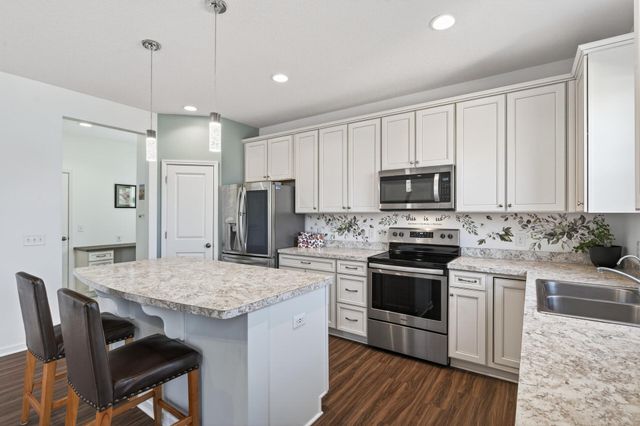5490 Annapolis Lane N, Plymouth, MN 55446