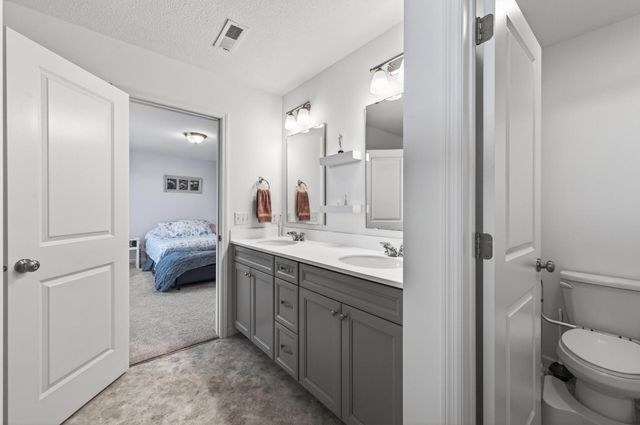 5490 Annapolis Lane N, Plymouth, MN 55446