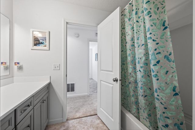 5490 Annapolis Lane N, Plymouth, MN 55446