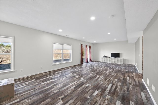 5490 Annapolis Lane N, Plymouth, MN 55446