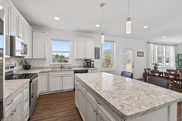 5490 Annapolis Lane N, Plymouth, MN 55446