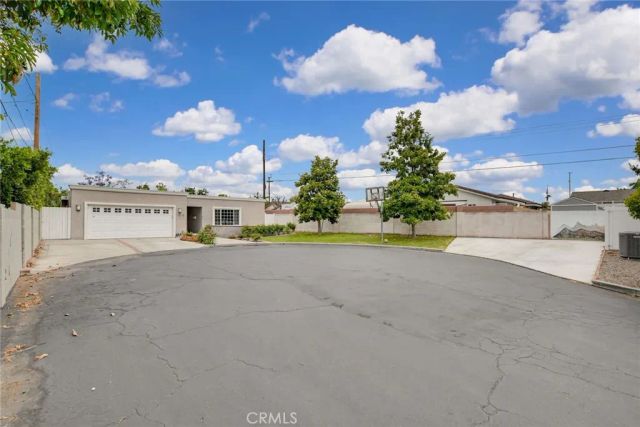 1015 E Walnut Avenue, Orange, CA 92867