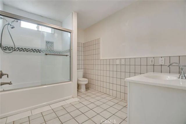 1015 E Walnut Avenue, Orange, CA 92867