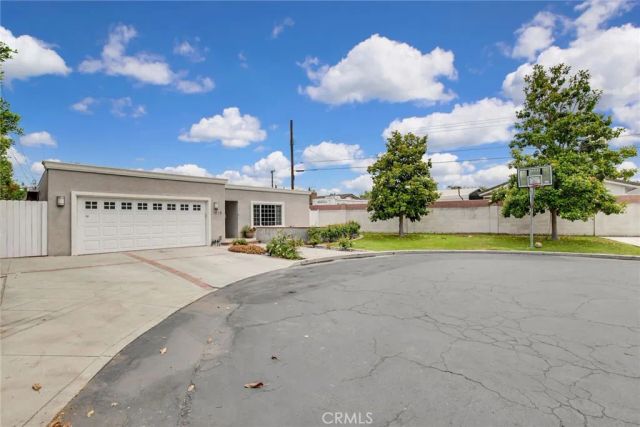 1015 E Walnut Avenue, Orange, CA 92867