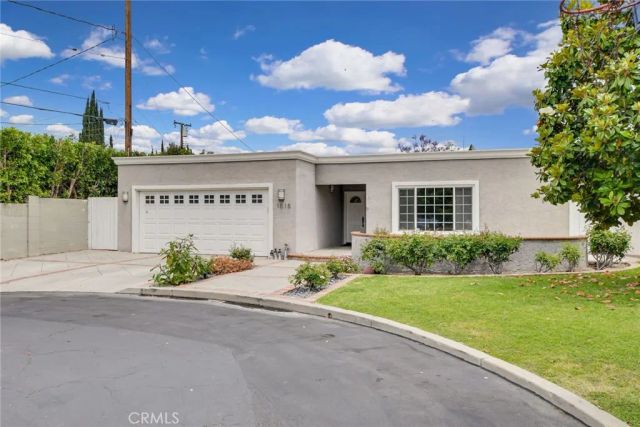 1015 E Walnut Avenue, Orange, CA 92867