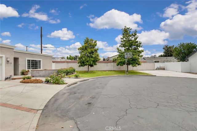1015 E Walnut Avenue, Orange, CA 92867