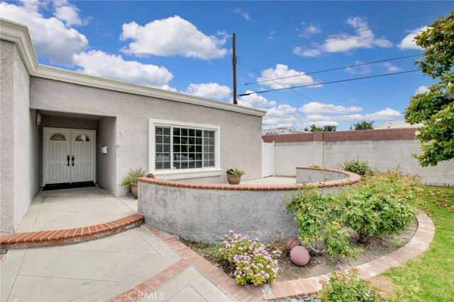 1015 E Walnut Avenue, Orange, CA 92867