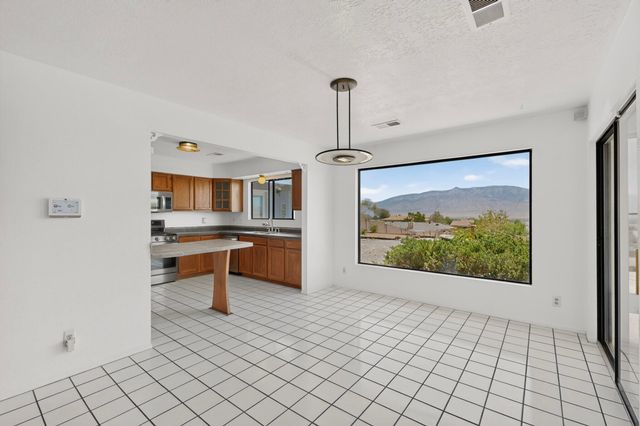 404 Longwood Drive NE, Rio Rancho, NM 87124