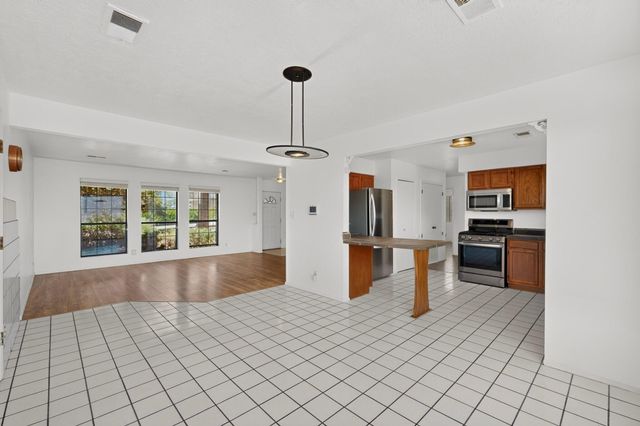 404 Longwood Drive NE, Rio Rancho, NM 87124