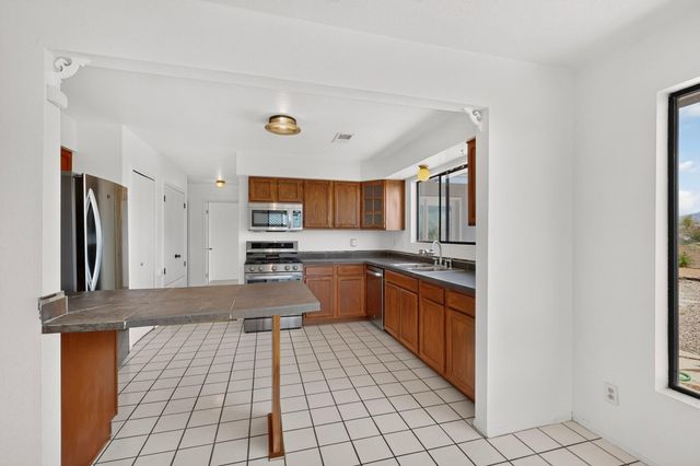 404 Longwood Drive NE, Rio Rancho, NM 87124