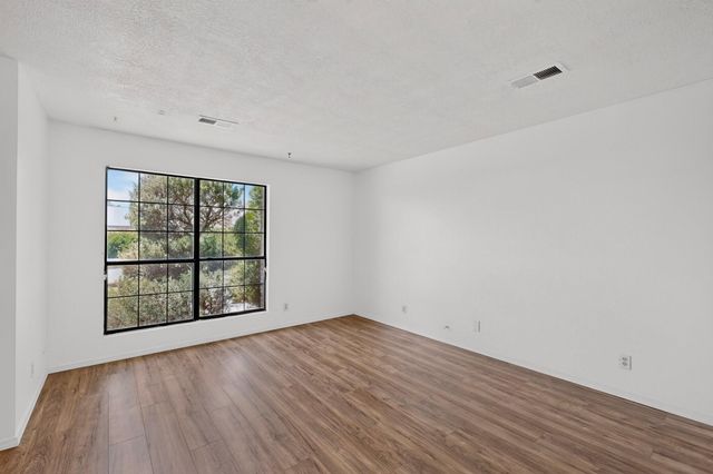 404 Longwood Drive NE, Rio Rancho, NM 87124