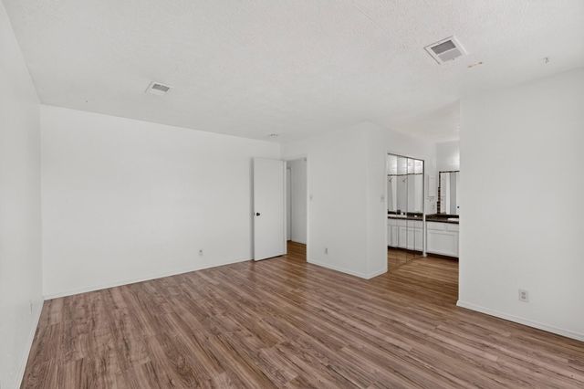 404 Longwood Drive NE, Rio Rancho, NM 87124