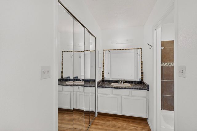 404 Longwood Drive NE, Rio Rancho, NM 87124