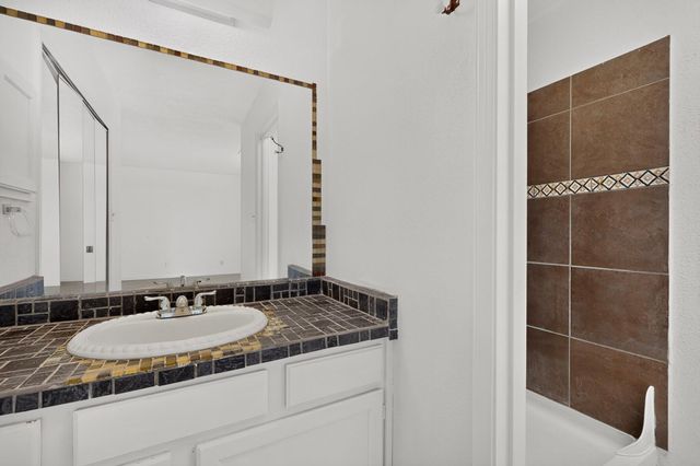 404 Longwood Drive NE, Rio Rancho, NM 87124