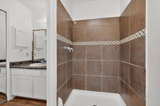 404 Longwood Drive NE, Rio Rancho, NM 87124