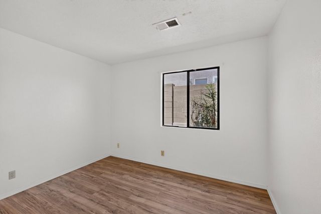 404 Longwood Drive NE, Rio Rancho, NM 87124