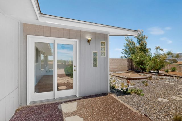 404 Longwood Drive NE, Rio Rancho, NM 87124