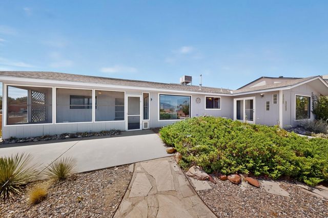 404 Longwood Drive NE, Rio Rancho, NM 87124