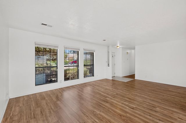 404 Longwood Drive NE, Rio Rancho, NM 87124