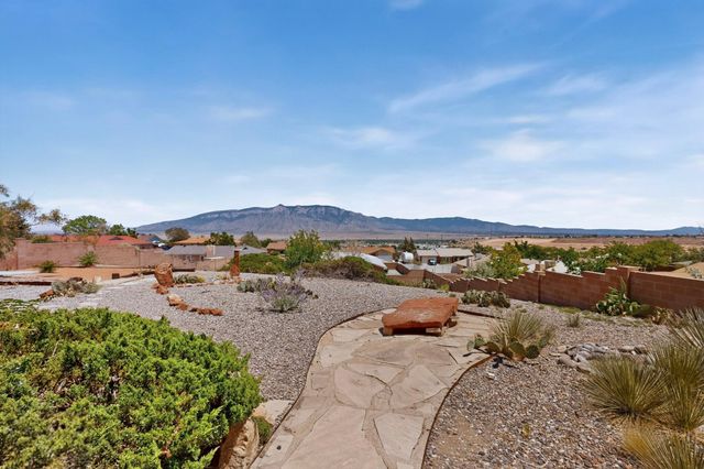 404 Longwood Drive NE, Rio Rancho, NM 87124