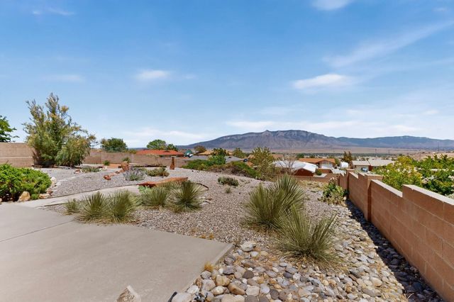 404 Longwood Drive NE, Rio Rancho, NM 87124
