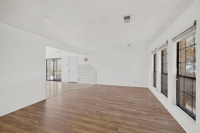 404 Longwood Drive NE, Rio Rancho, NM 87124