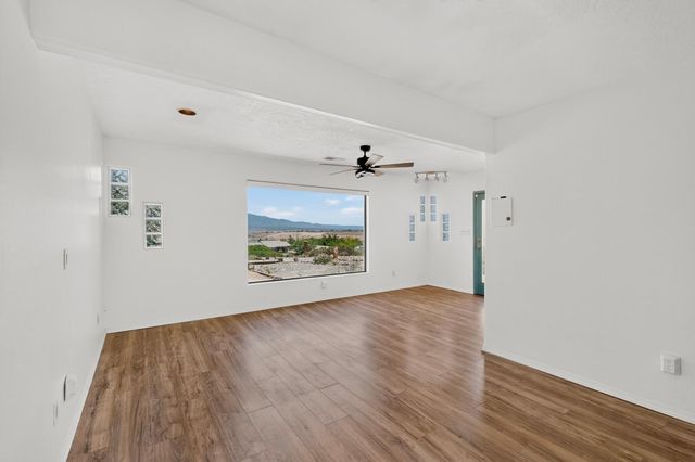 404 Longwood Drive NE, Rio Rancho, NM 87124