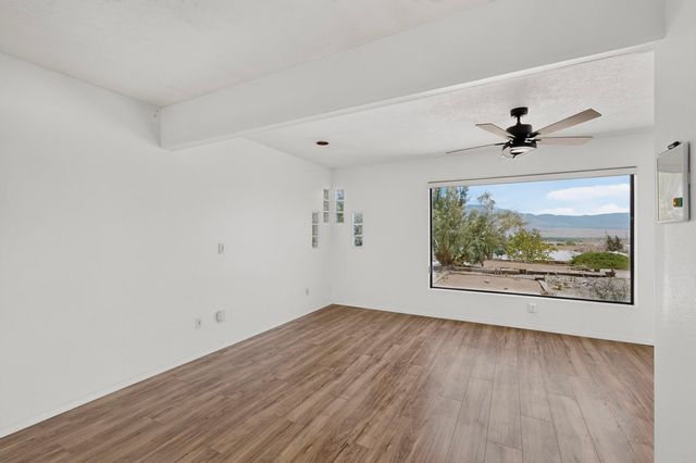 404 Longwood Drive NE, Rio Rancho, NM 87124