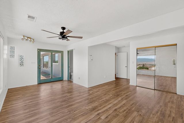 404 Longwood Drive NE, Rio Rancho, NM 87124