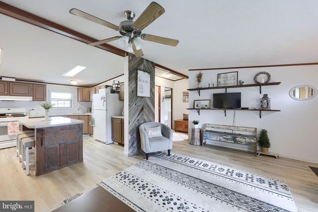 204 AMBER CIR, New Holland, PA 17557
