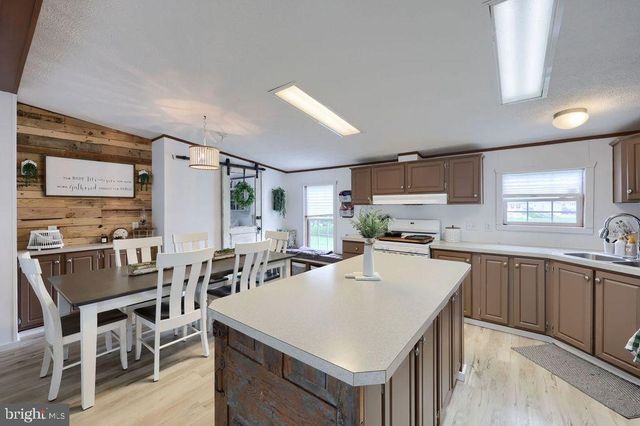 204 AMBER CIR, New Holland, PA 17557