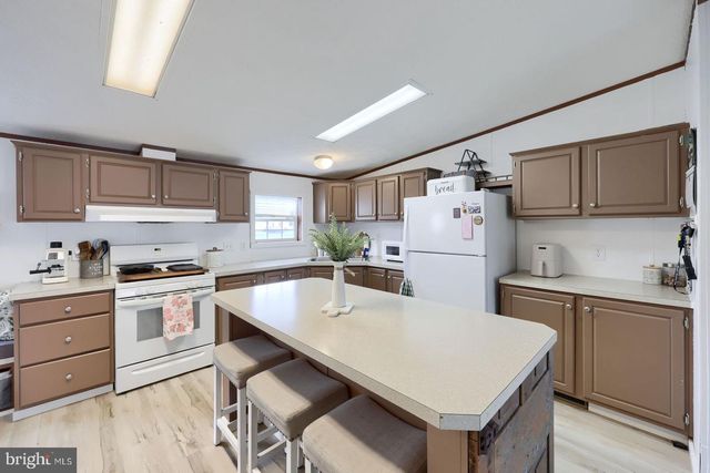 204 AMBER CIR, New Holland, PA 17557