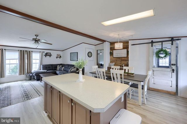 204 AMBER CIR, New Holland, PA 17557