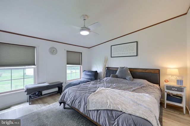 204 AMBER CIR, New Holland, PA 17557
