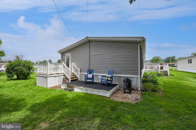 204 AMBER CIR, New Holland, PA 17557