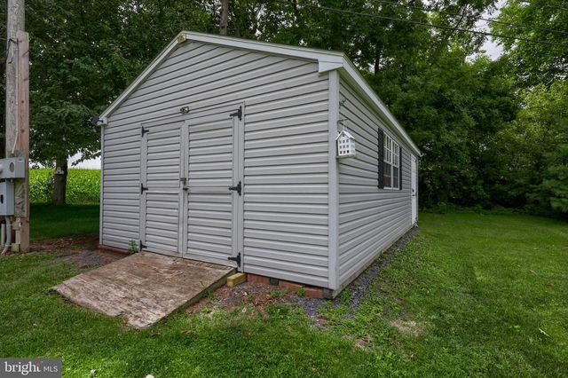 204 AMBER CIR, New Holland, PA 17557