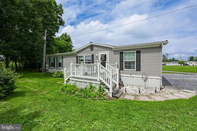 204 AMBER CIR, New Holland, PA 17557