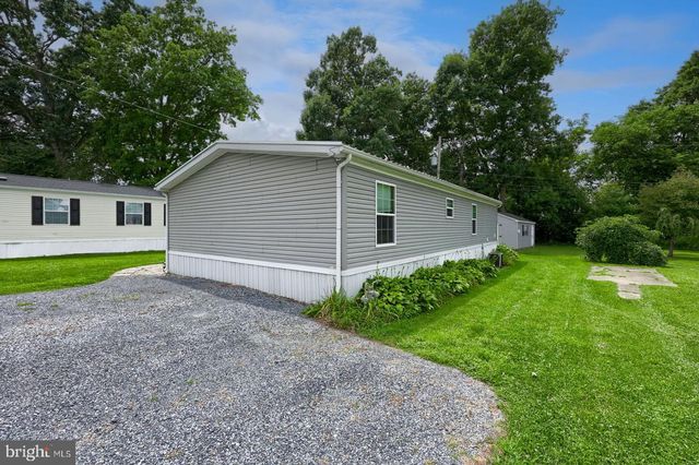204 AMBER CIR, New Holland, PA 17557