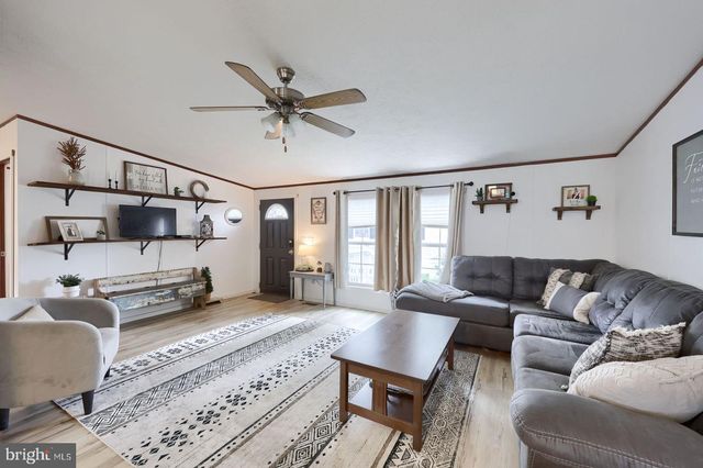 204 AMBER CIR, New Holland, PA 17557