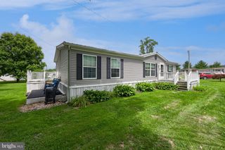 204 AMBER CIR, New Holland, PA 17557