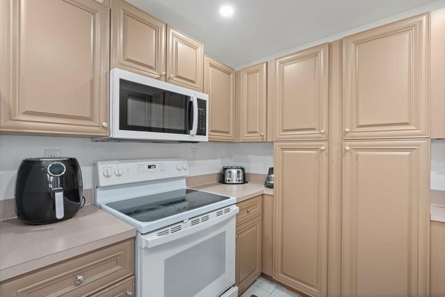 9592 SW 1st Court 13-F, Coral Springs, FL 33071